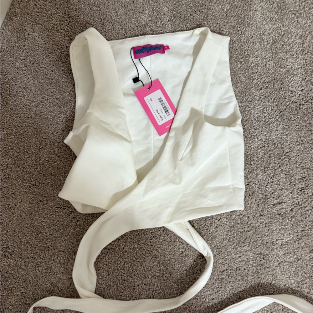 EDIKTED BRAND NEW TOP